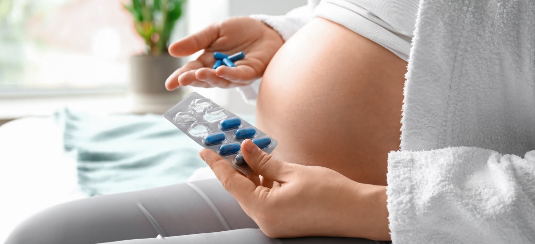 Grossesse et anti-inflammatoires : des risques graves pour le fœtus