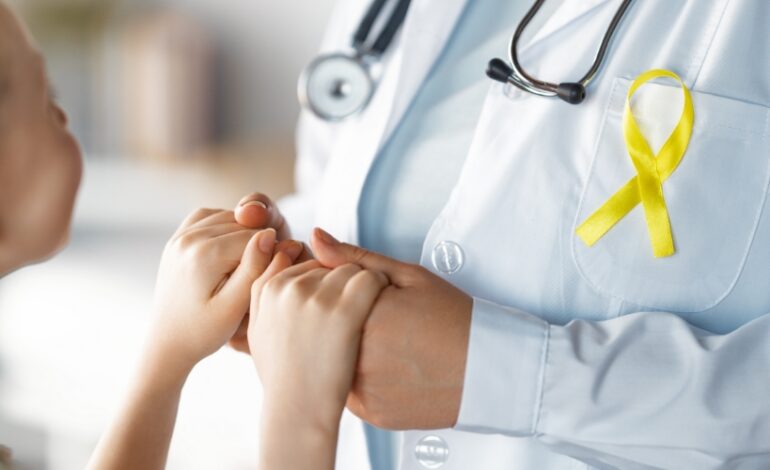 Depuis 2016, la campagne Septembre en or mobilise les associations, les chercheurs, les familles et les citoyens afin de soutenir la recherche contre les cancers de l’enfant et faire briller l’espoir de guérison.
