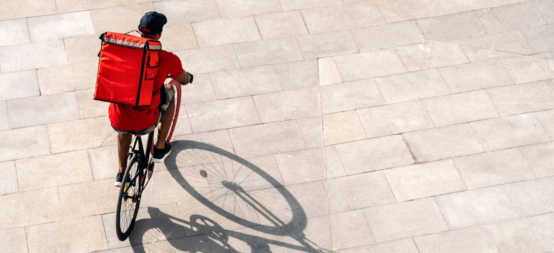 Des livreurs à vélo usés physiquement et mentalement